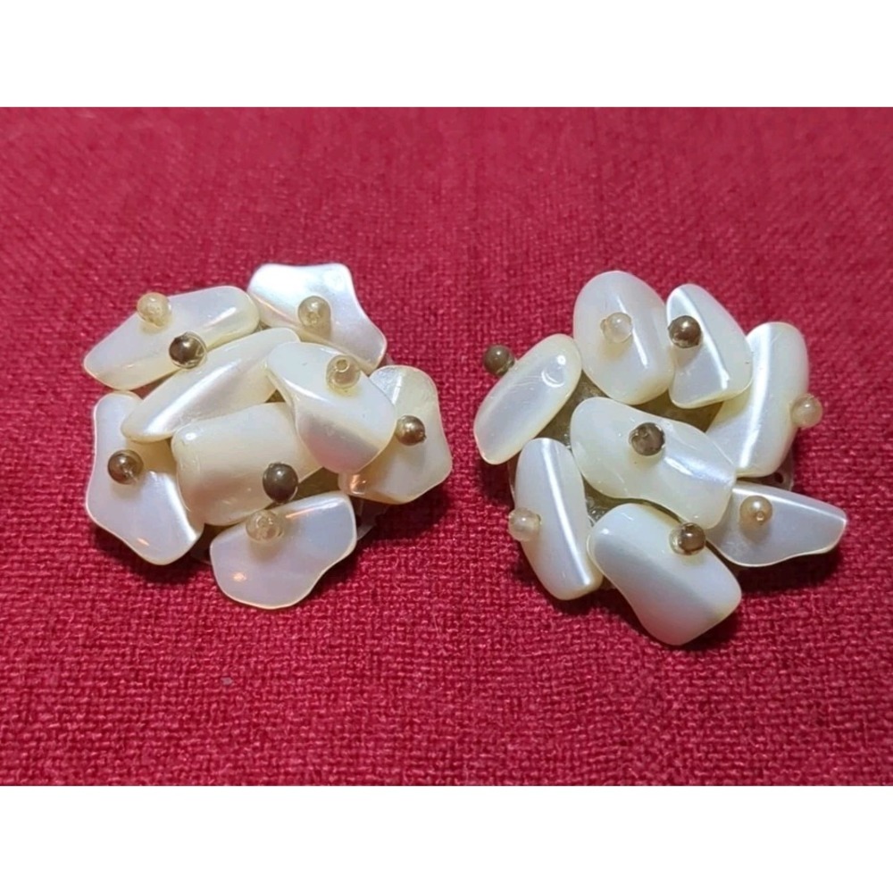 Vintage 50's ‎ Mother Of Pearl Cluster Flower Clip Earrings